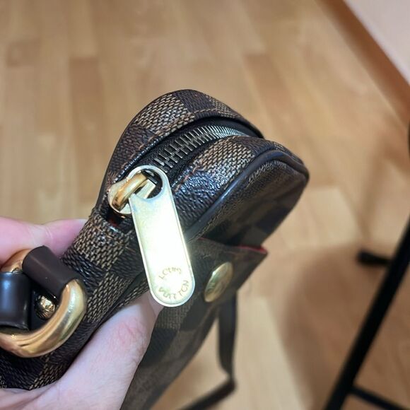 Rift crossbody bag - Picture 5 of 17